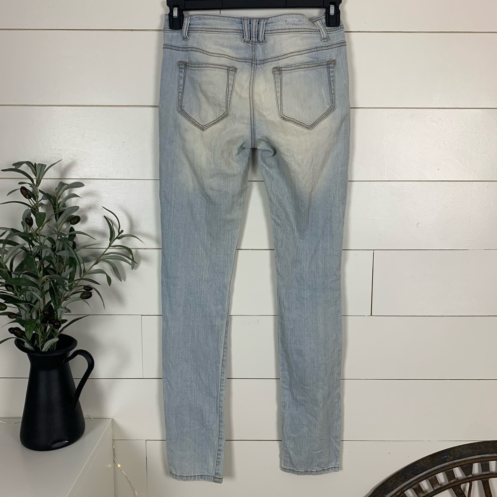 ❌SOLD❌ Mossimo Distressed Light Wash Skinny Jeans - Picture 5 of 8
